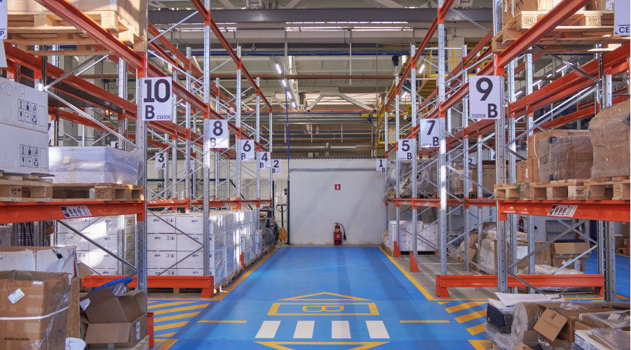 Компания REWATT: освещение складских и подсобных помещений