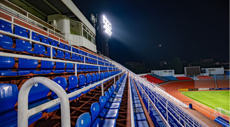 Город Саратов: освещение стадиона «Локомотив» 