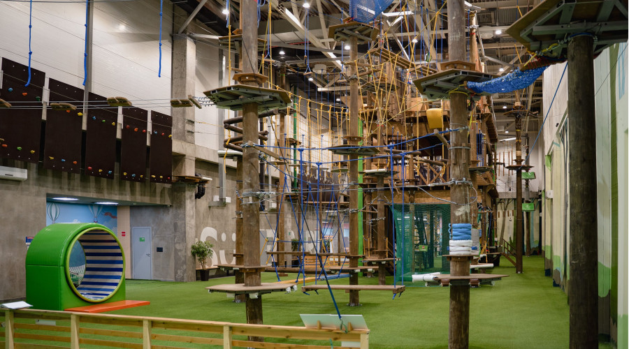 Семейный парк развлечений: внутреннее освещение