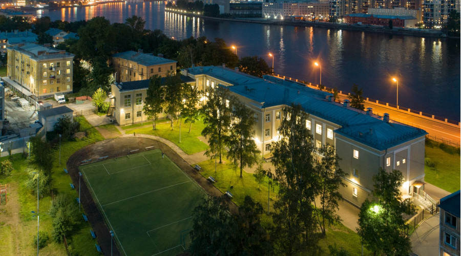 Школа в Санкт-Петербурге: замена уличного освещения 