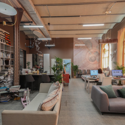 Шоурум Soluzioni di casa: современное освещение рабочей зоны