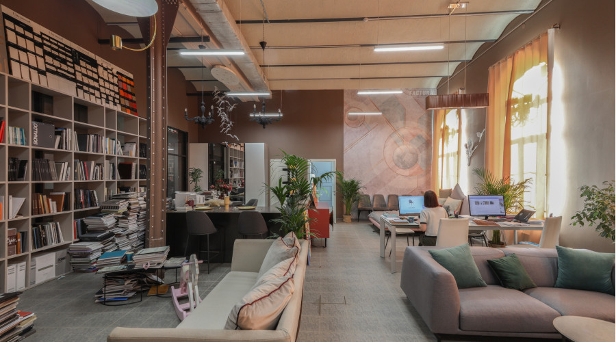 Шоурум Soluzioni di casa: современное освещение рабочей зоны