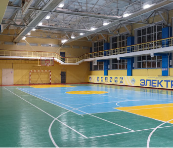 Спортивный центр: замена устаревших прожекторов  