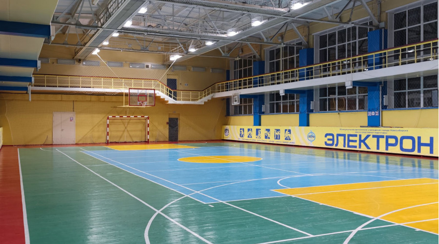 Спортивный центр: замена устаревших прожекторов  