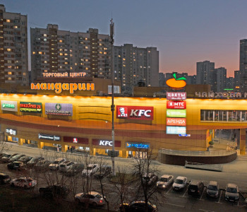 ТЦ «Мандарин»: освещение фасада и прилегающей территории