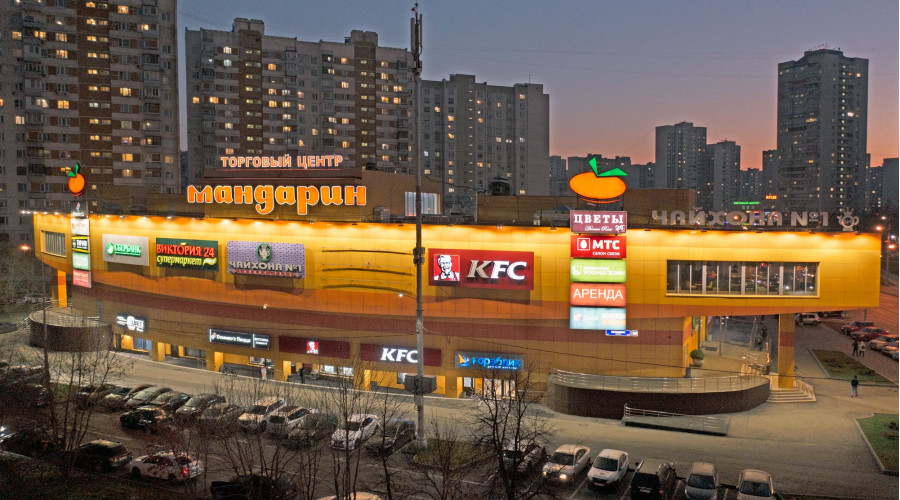 ТЦ «Мандарин»: освещение фасада и прилегающей территории