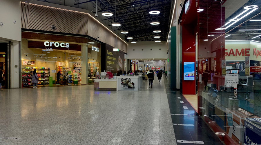 ТЦ «Мега Дыбенко»: декоративное внутреннее освещение