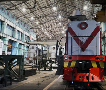 Тепловозоремонтный завод: внутреннее освещение