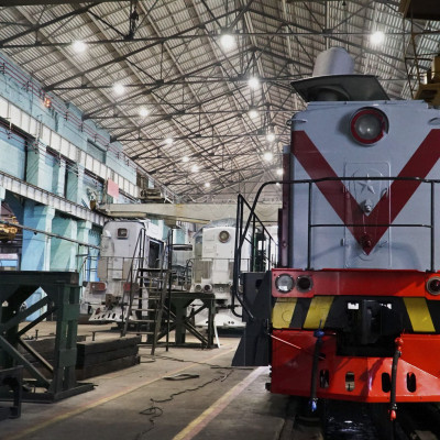 Тепловозоремонтный завод: внутреннее освещение