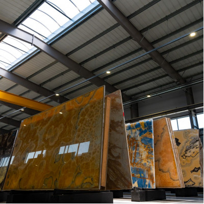 Venezia Stone: освещение шоу-рума и склада гранита 