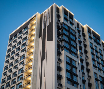 ЖК Grand Park: архитектурная подсветка и освещение прилетающей территории