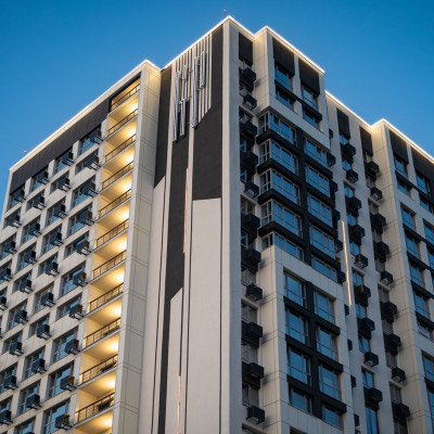 ЖК Grand Park: архитектурная подсветка и освещение прилетающей территории